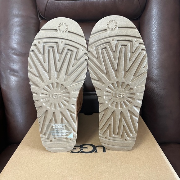 UGG Bailey Ribbed Bow Boots - Picture 4 of 9